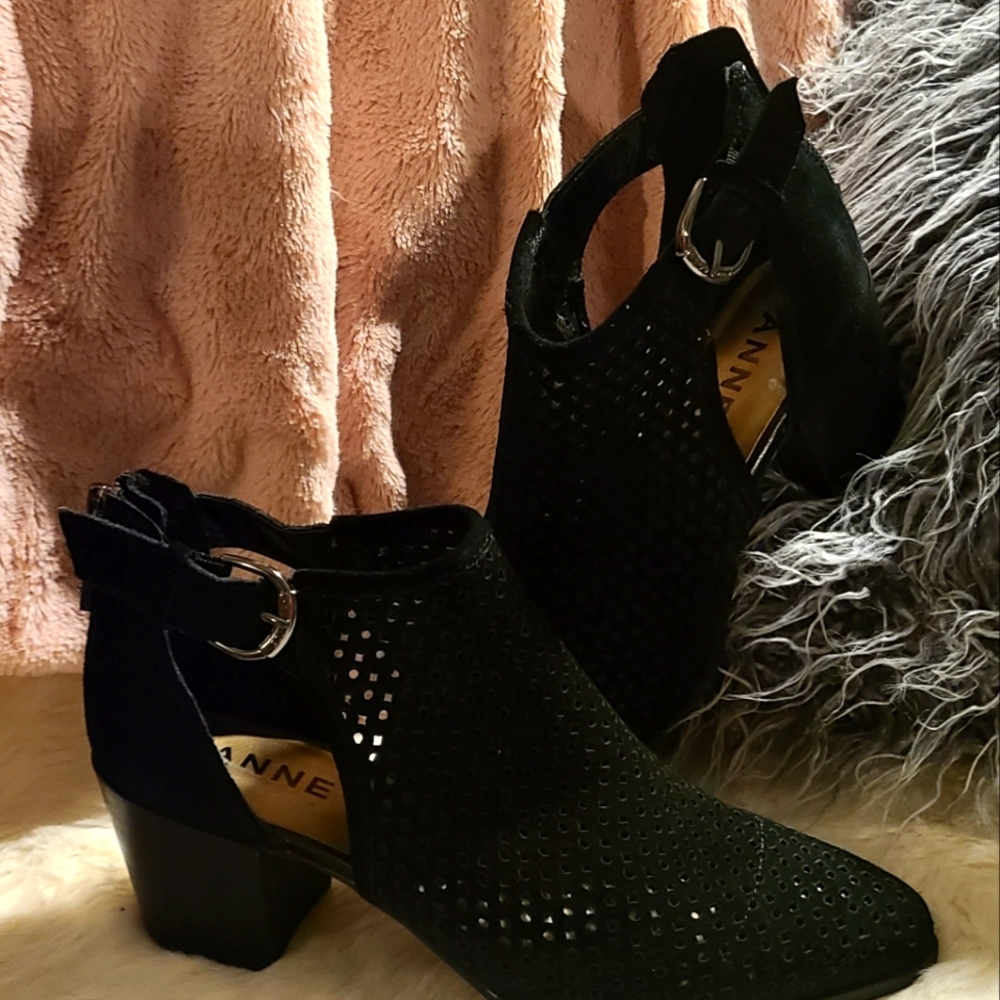 Anne Klein Gracieanne bootie size 6M, black leather